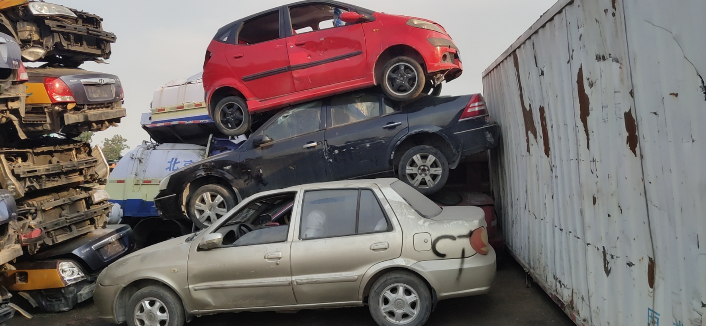 成都汽車報(bào)廢不正規(guī)拆解后果！